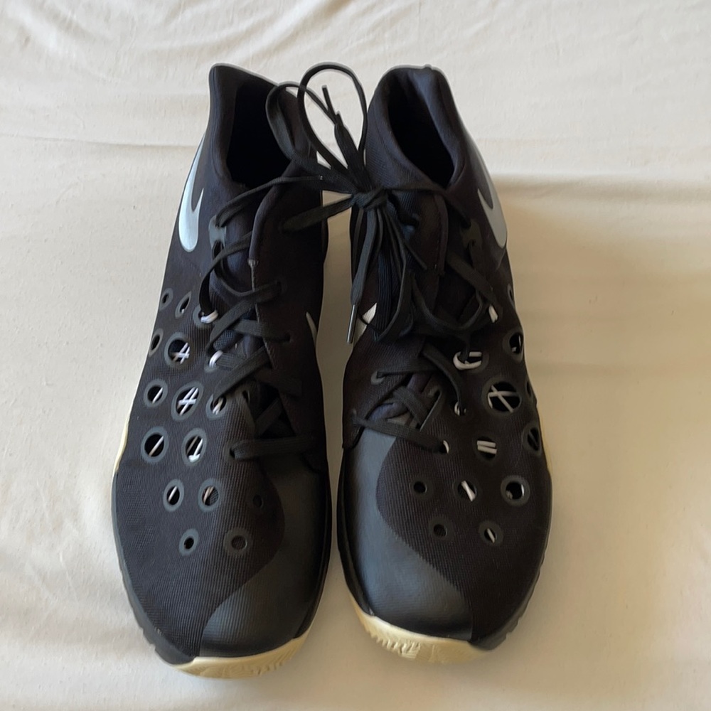 NWOT - Nike Zoom Mens Basketball Shoes